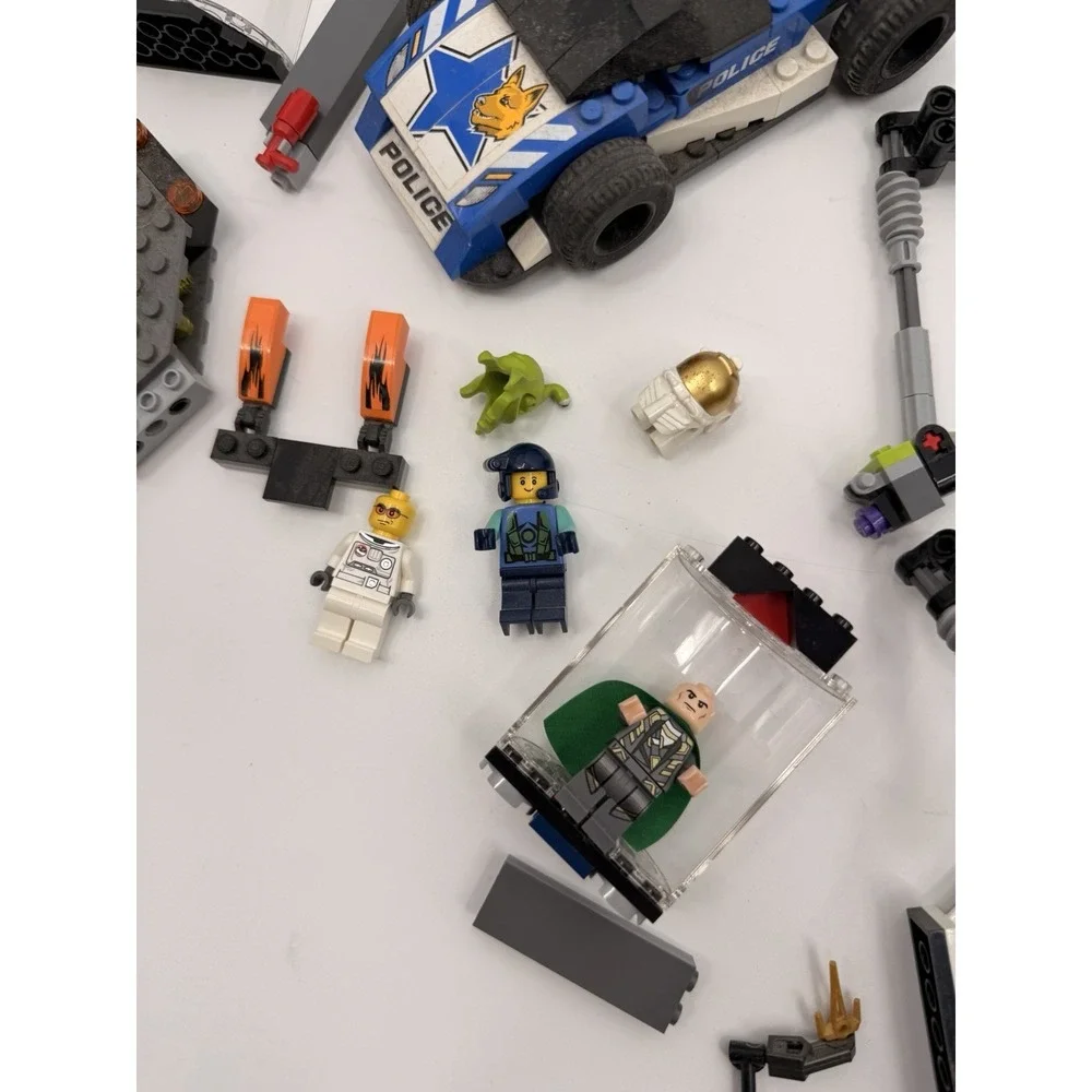 LEGO Miscellaneous Lot Assorted Bricks and Pieces/ Minifig Star Wars Jets Parts - Picture 10 of 13